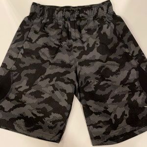 OLD NAVY Boys Go Dry Active Camo Shorts S(6/7)